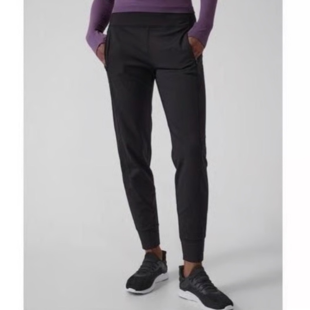Athleta Rainier Mid Rise Jogger in Iris, size Medium